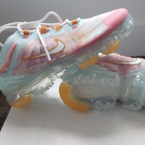 SOLD OUTSIDE OF POSH